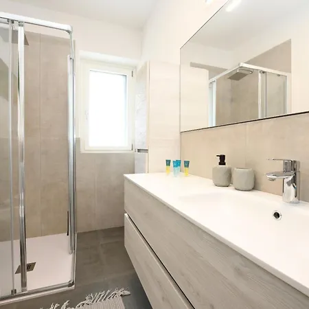 Mgh Family - Garda Sunrise Apartmán